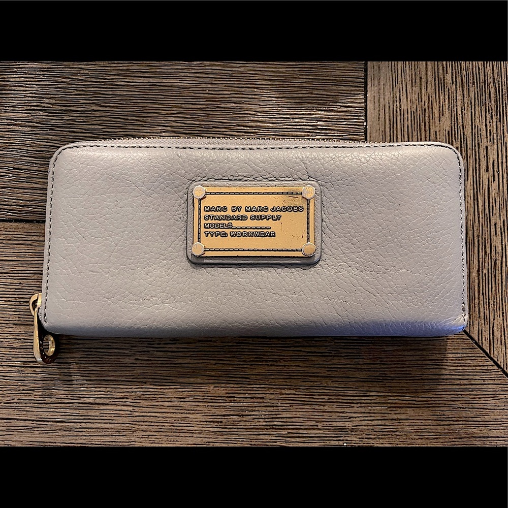 Marc by Marc Jacob’s - Gray Zipper Wallet